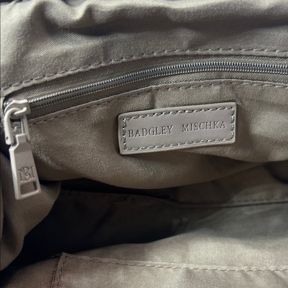 Badgley Mischka Taupe Wrapped Frame Clutch Shoulder Bag with Chunky Mauve Chain - Picture 8 of 10